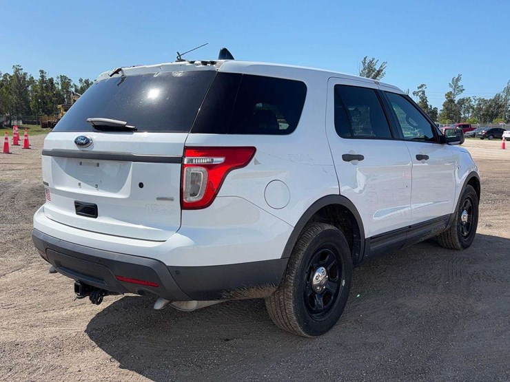 2015-ford-explorer-image-3
