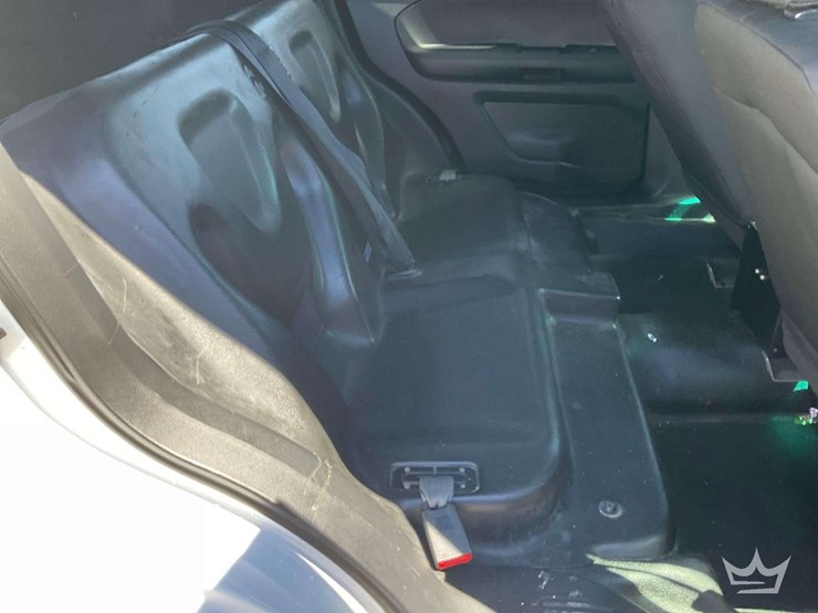 2016-ford-explorer-image-25