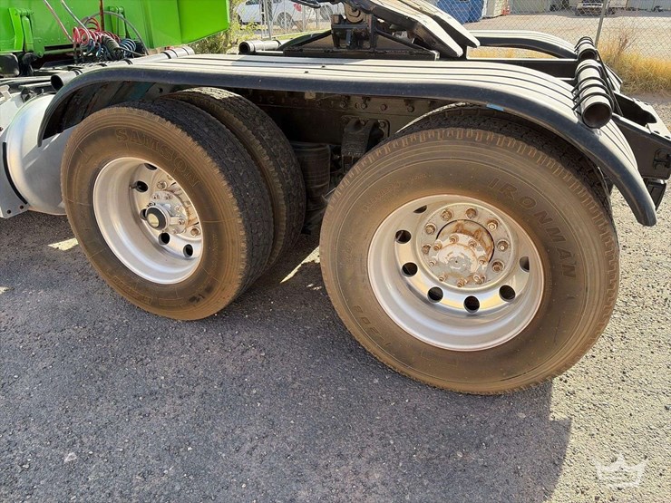 1994-peterbilt-377-image-24