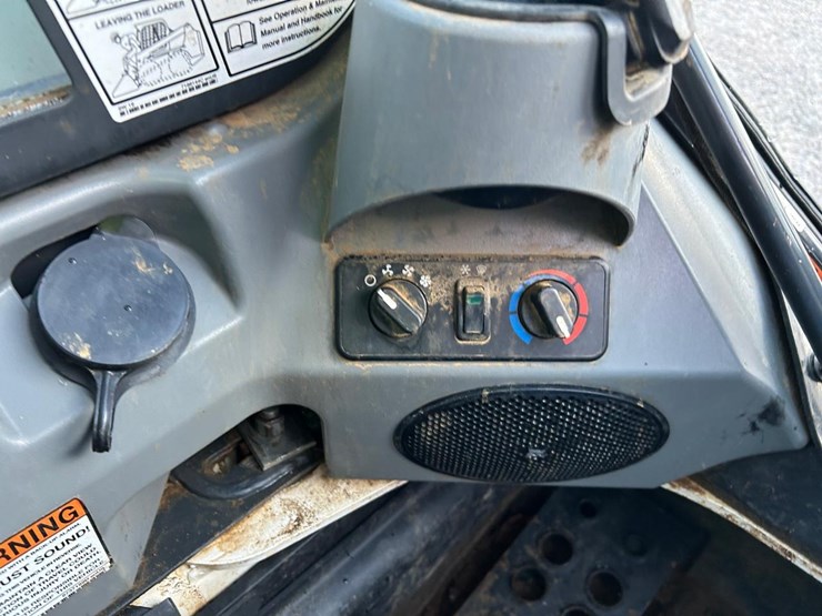 2022-bobcat-t870-image-21