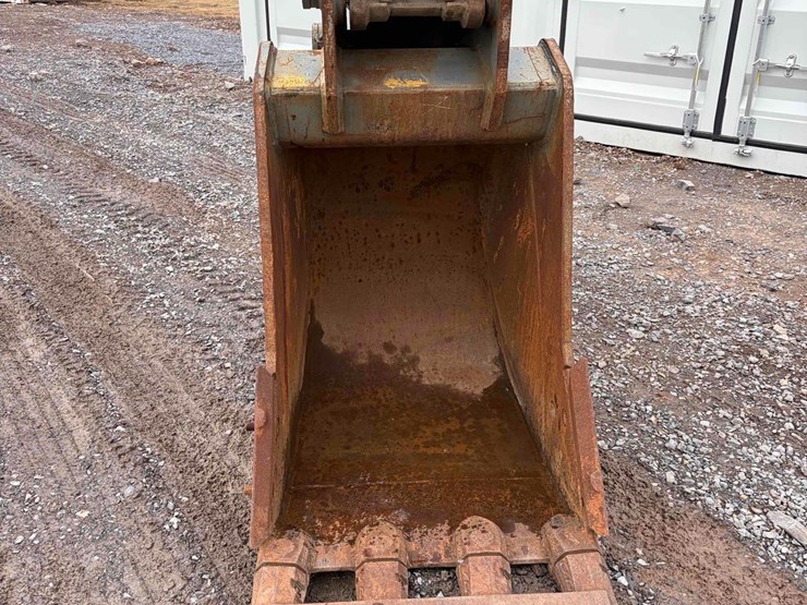 2016-volvo-ec220e-image-10