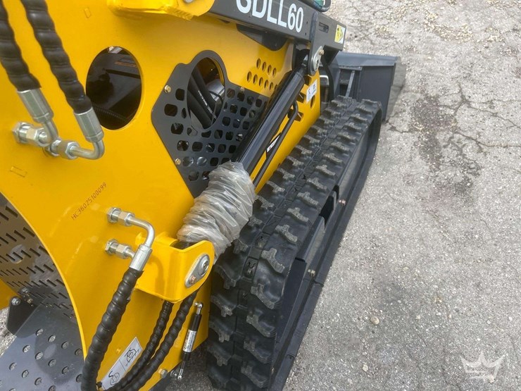 2025-sdlanch-sdll60-mini-stand-on-track-loader-skid-steer-image-9