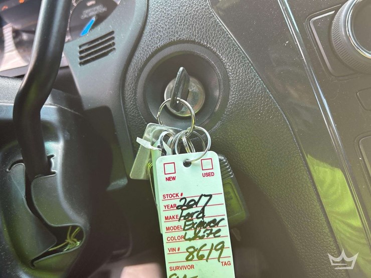 2017-ford-explorer-image-28