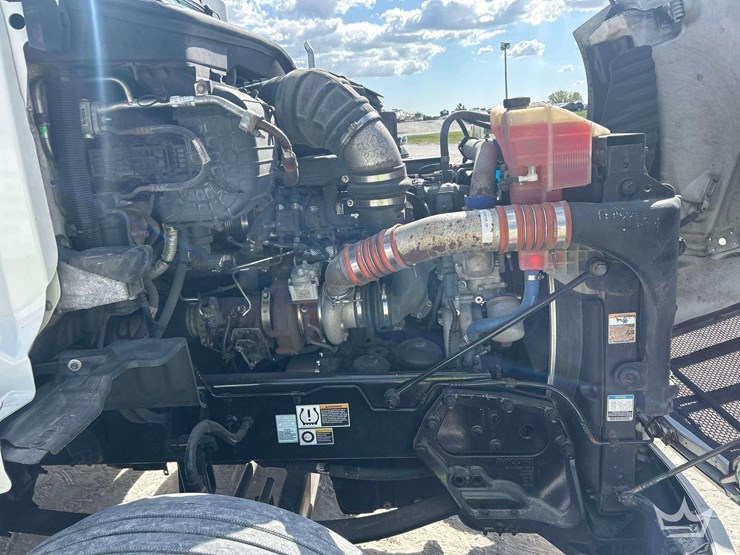 2019-peterbilt-579-image-8