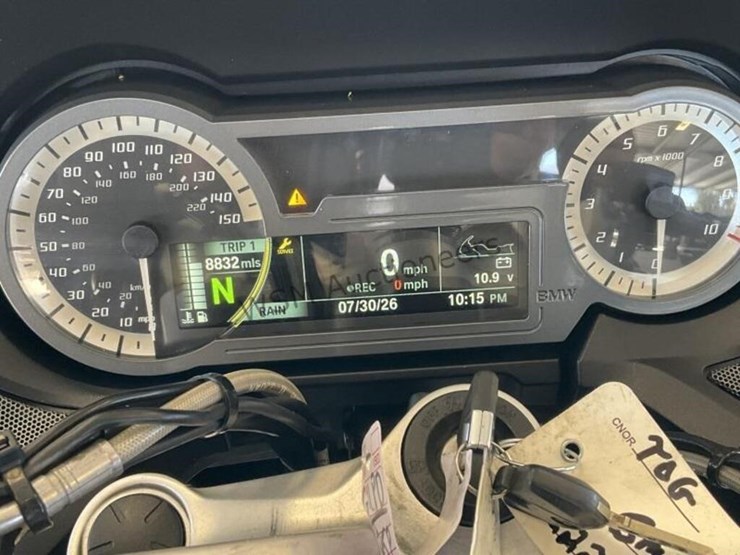 2015-bmw-1200rt-motorcycle-image-13