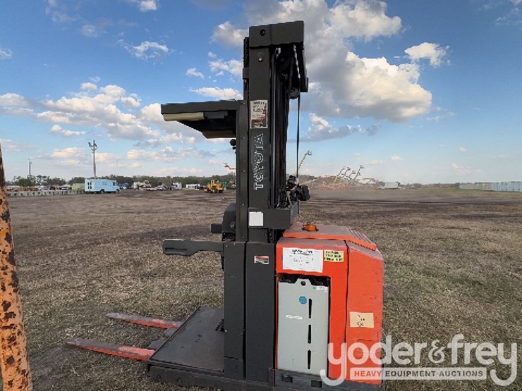 2017-toyota-6bpu15-image-2