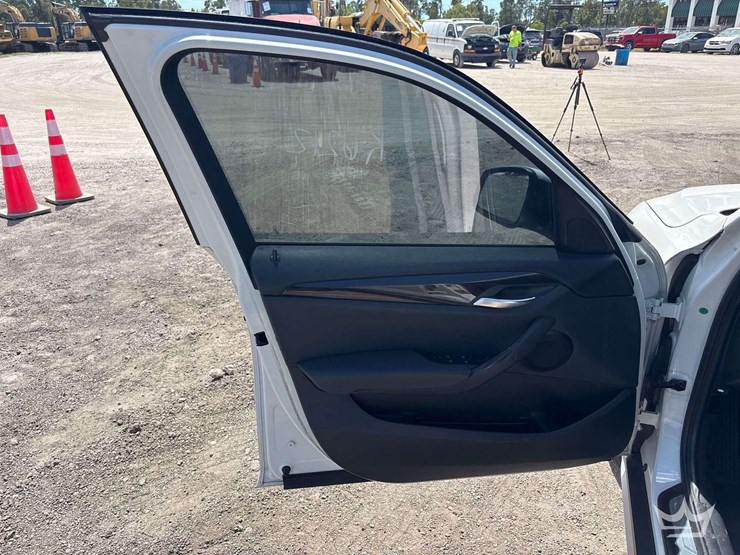 2015-bmw-x1-suv-image-10