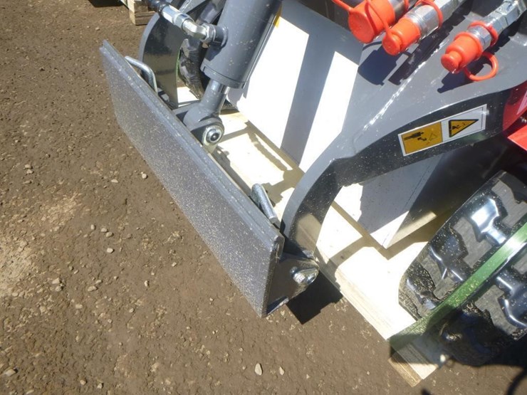 battler-st28h-6-skid-steer-track-loader-image-7