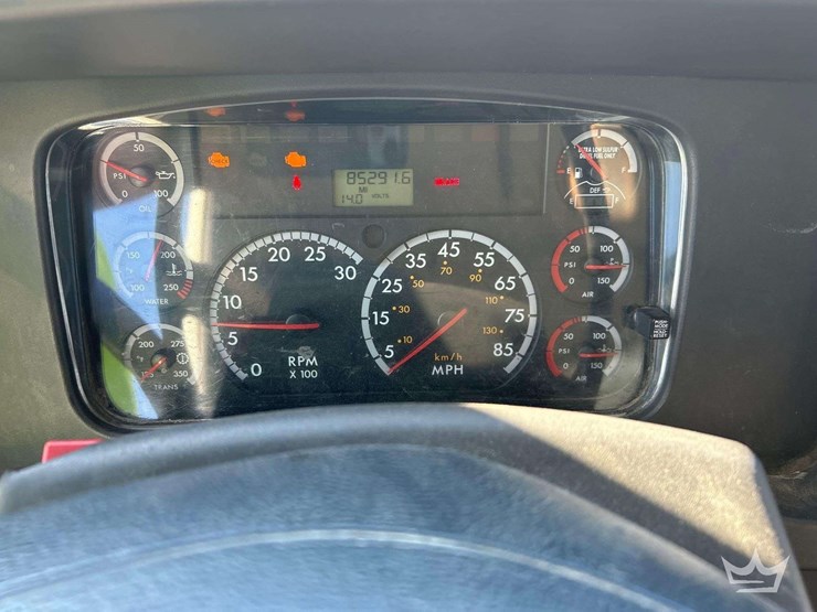 2014-freightliner-114sd-image-14