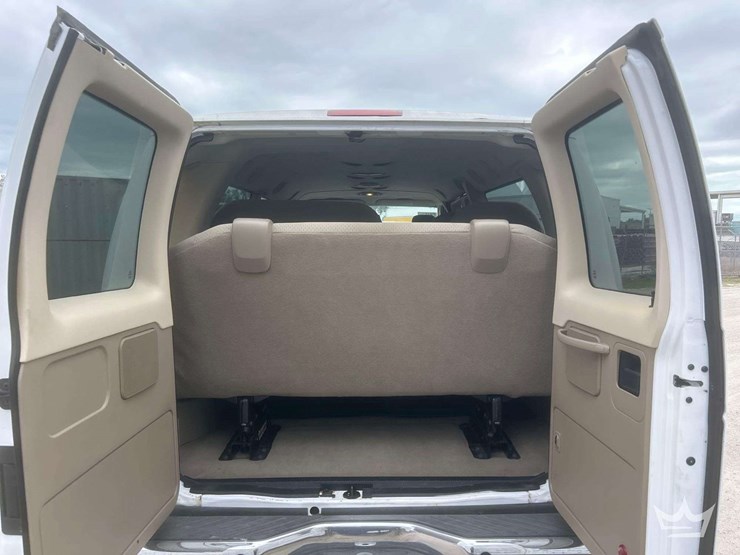 2011-ford-e350-image-12