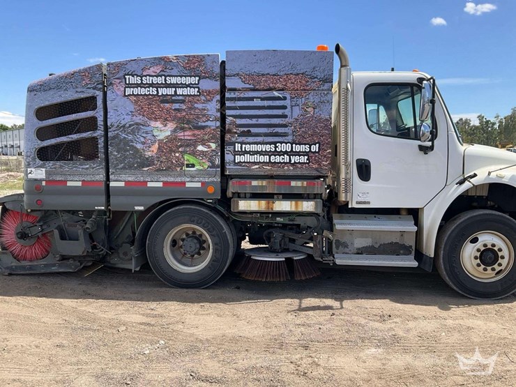 2018-freightliner-m2-106-image-28