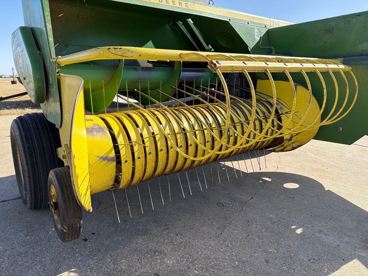 john-deere-336-image-22