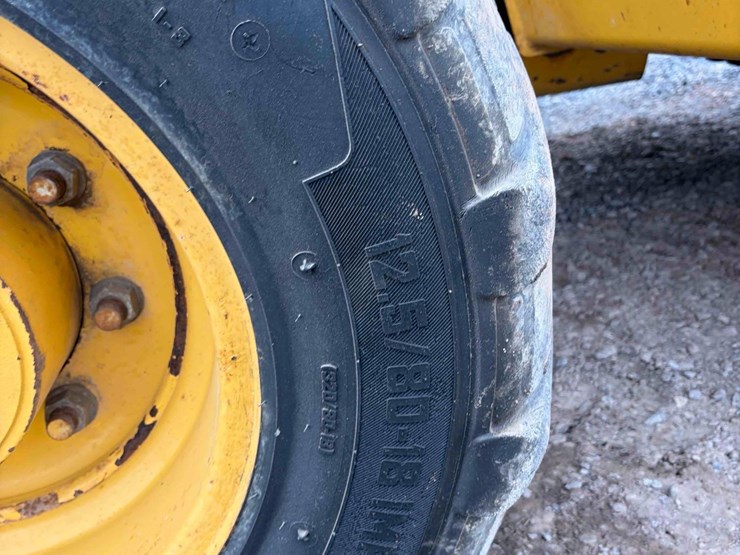 2015-deere-410l-image-13