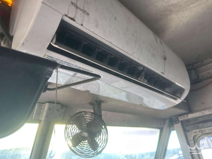 1998-freightliner-mt45-image-35