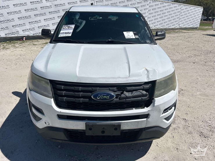 2016-ford-explorer-image-22