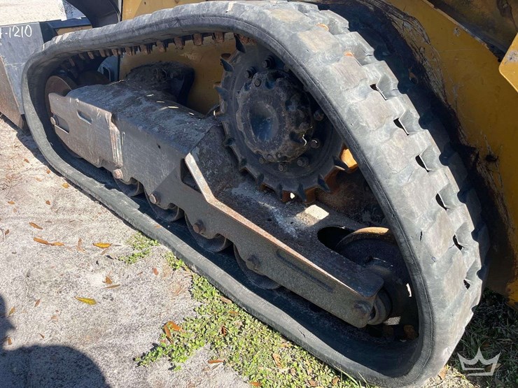 2023-deere-317g-image-22