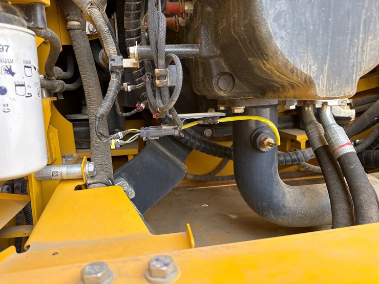 2023-komatsu-pc210-image-12