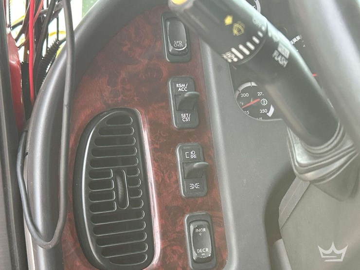 2016-freightliner-m2-106-image-14