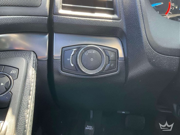 2016-ford-explorer-image-18