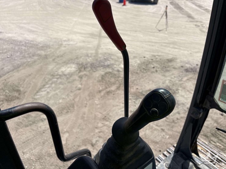 2014-kobelco-sk210-lc-image-35