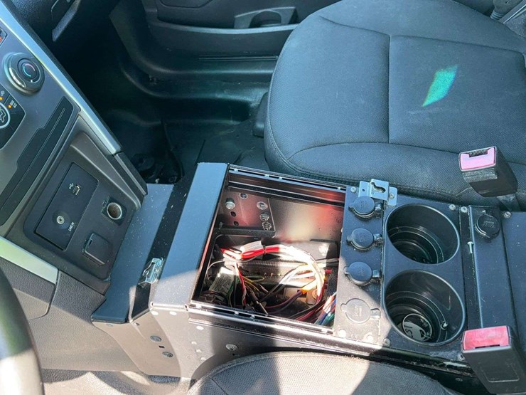 2015-ford-explorer-image-17