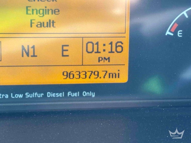 2016-volvo-vnl-t/a-sleeper-cab-truck-tractor-image-10