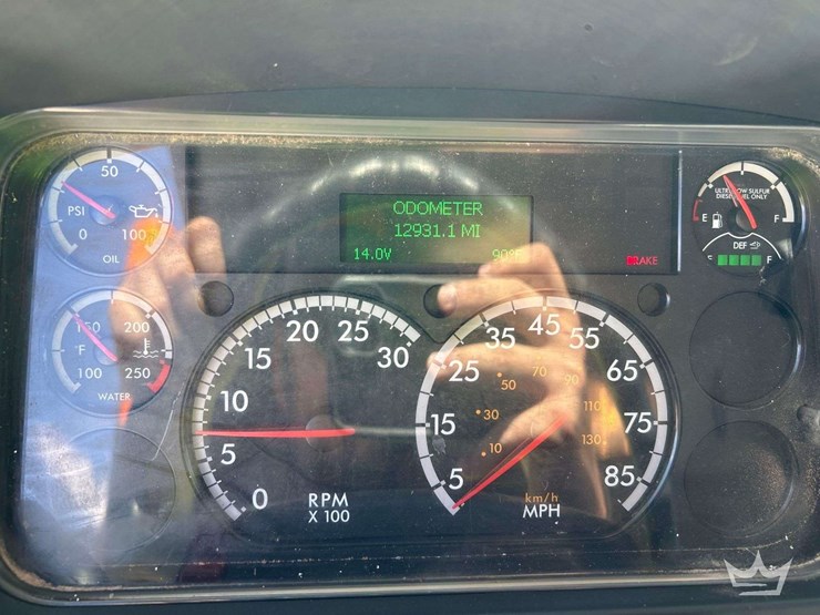 2017-freightliner-m2-106-image-13