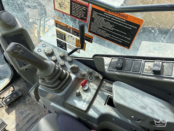 2016-deere-85g-image-34