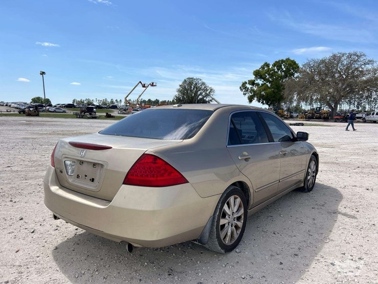 2006-honda-accord-sedan-image-3