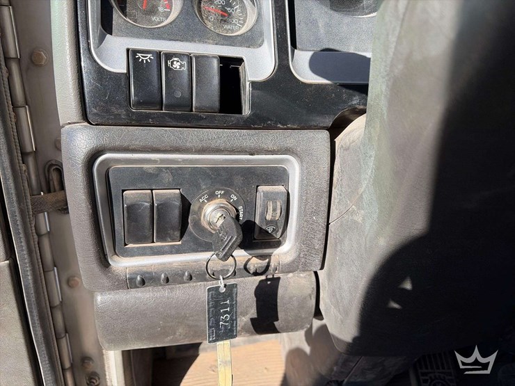 2011-kenworth-t400-image-17