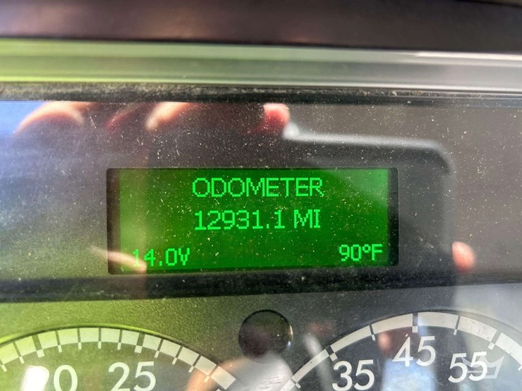 2017-freightliner-m2-106-image-7