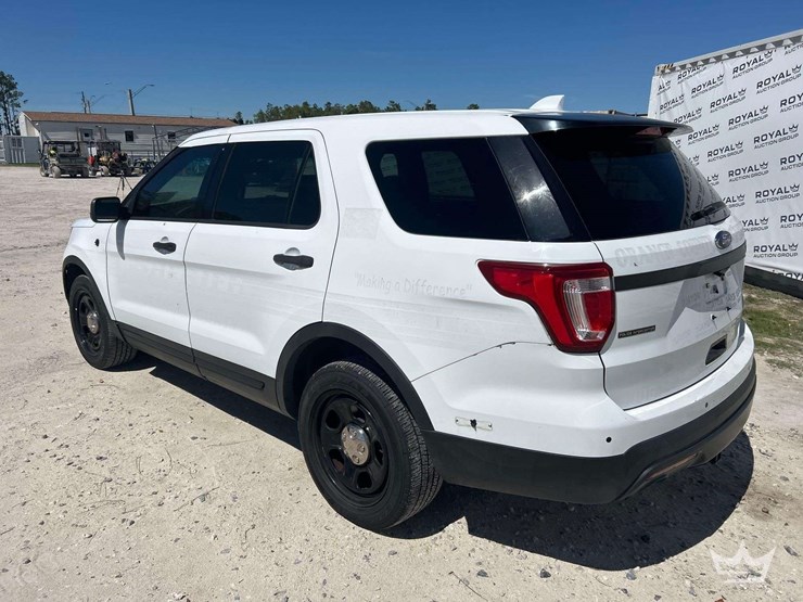 2016-ford-explorer-image-4