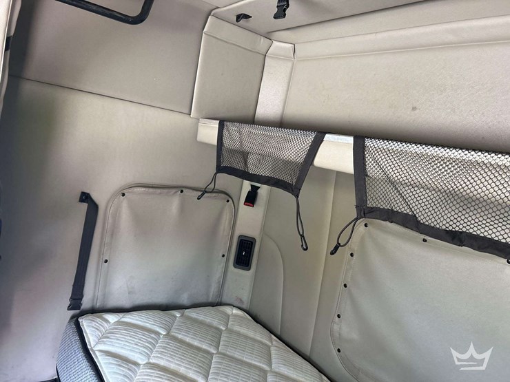 2019-peterbilt-579-image-19