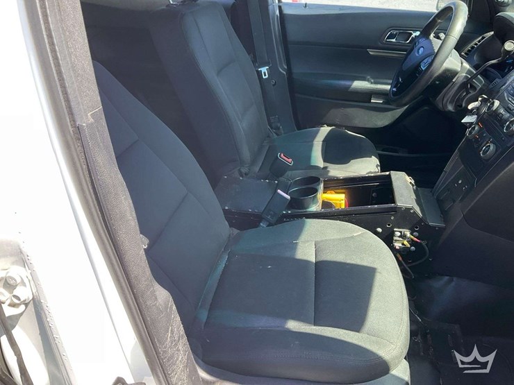 2016-ford-explorer-image-27