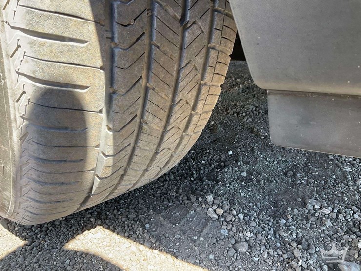 2016-ford-explorer-image-32