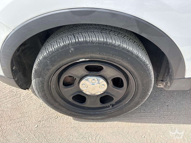 2017-ford-explorer-image-23