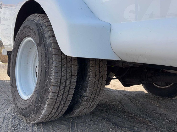 2010-chevrolet-express-3500-image-27