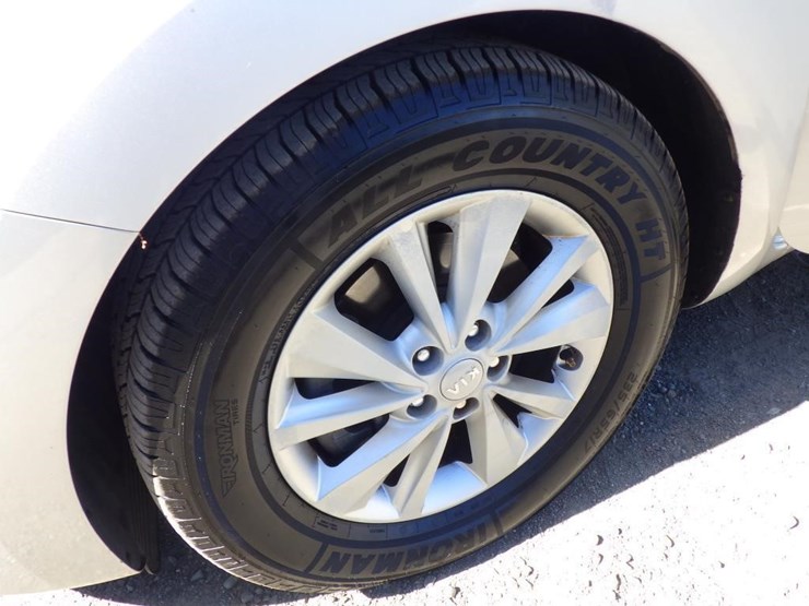 2016-kia-sedona-image-13