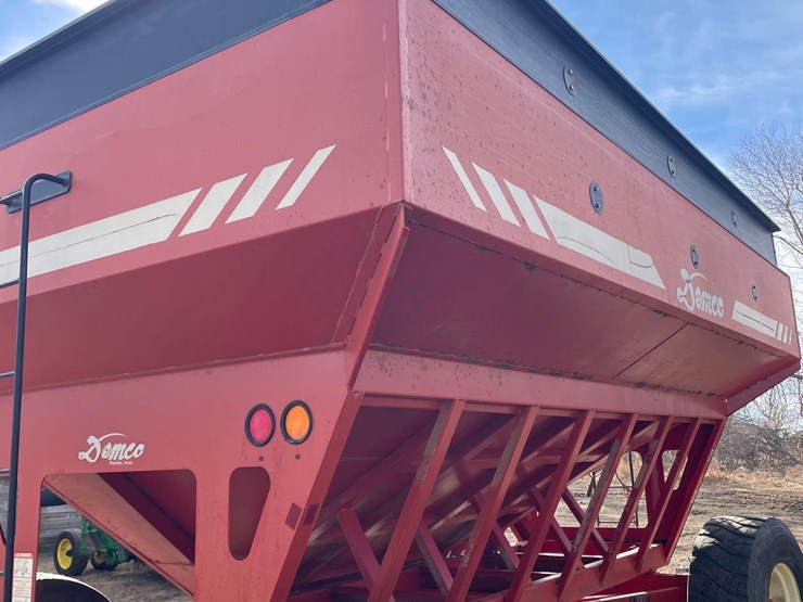 demco-650bu-posi-flow-gravity-wagon—1-owner-image-17