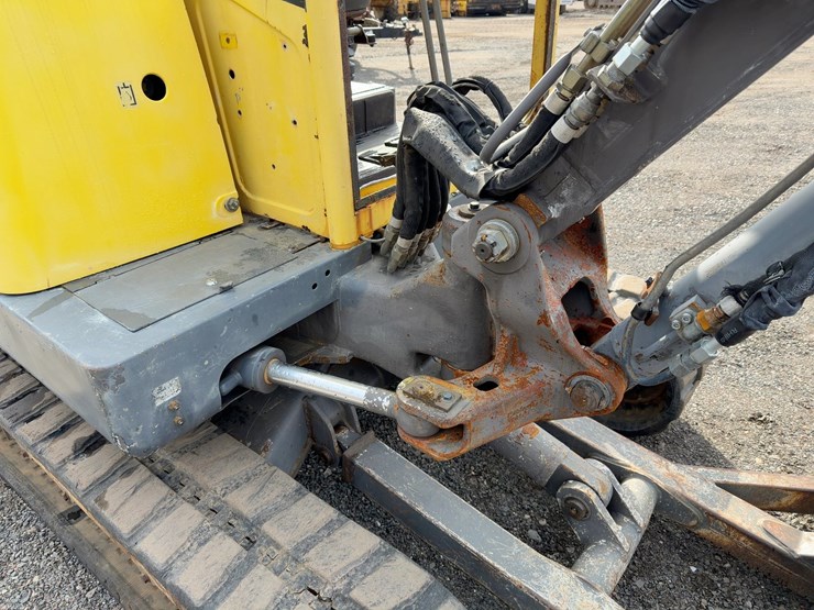 2004-volvo-ec35-image-18