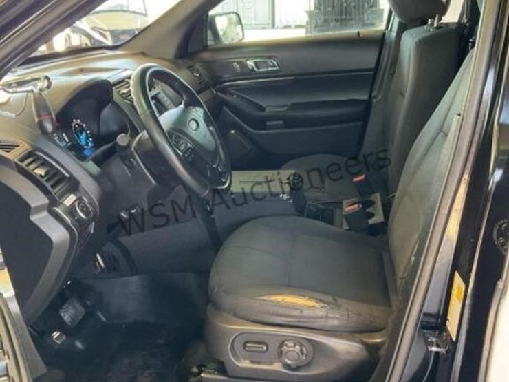 2017-ford-explorer-image-21