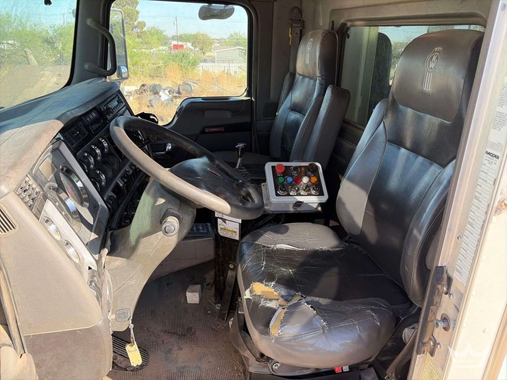 2011-kenworth-t400-image-16