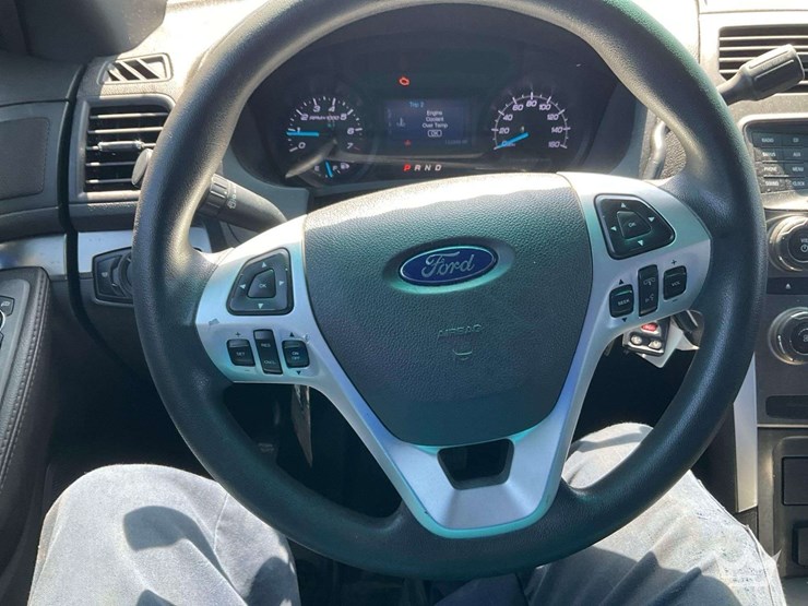 2015-ford-explorer-image-16