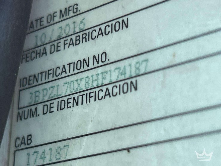 2017-peterbilt-320-image-5