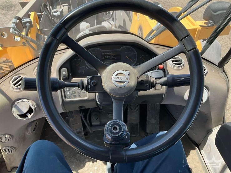 2015-volvo-l110h-image-8