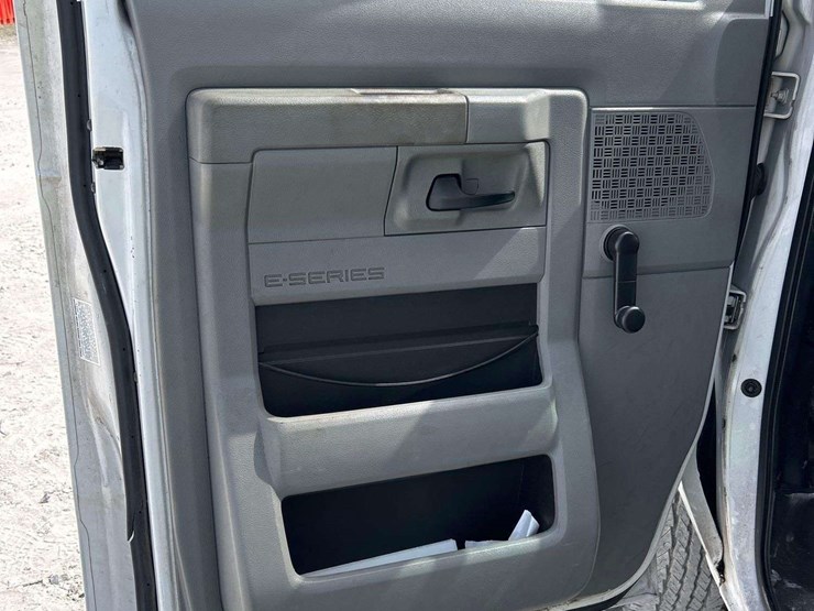 2012-ford-e450-image-10