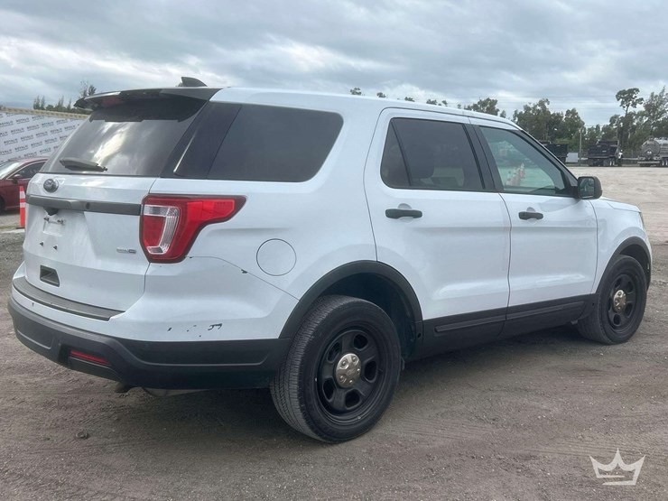 2018-ford-explorer-image-3