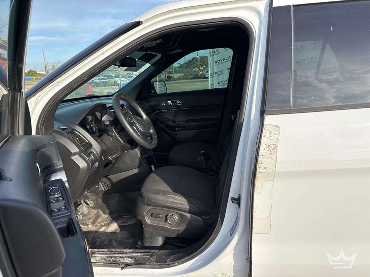 2018-ford-explorer-image-13