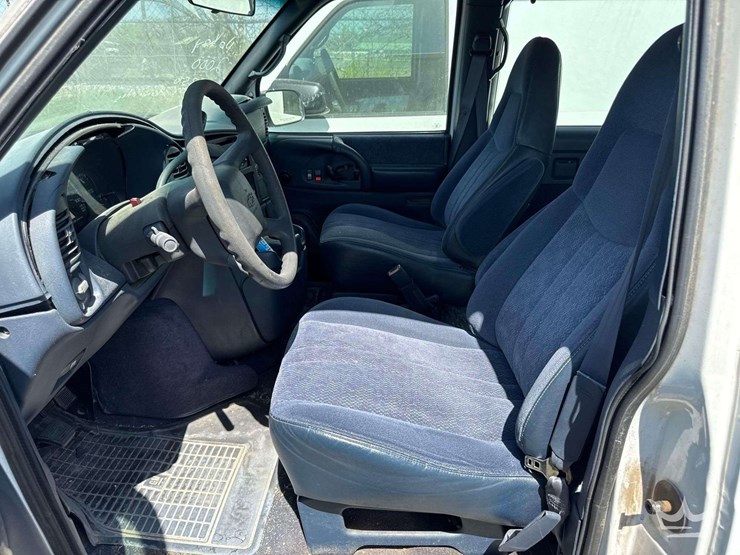 2000-chevrolet-astro-image-16