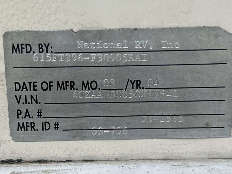 2005-freightliner-tropi-cal-t396-39ft.-class-a-motorhome-image-5